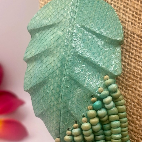 Vintage Turquoise Bead Faux Skin Necklace - Picture 4 of 10